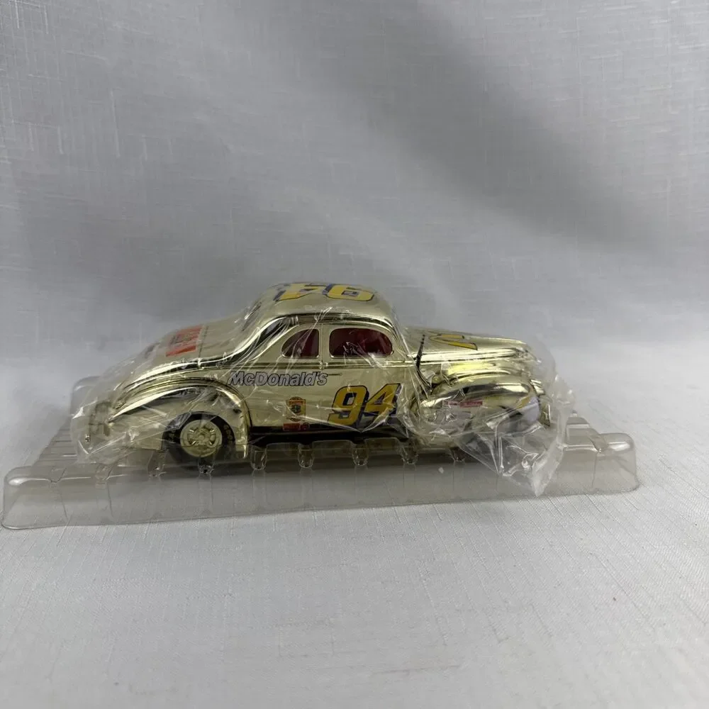 Racing Champion 1:24 Bill Elliott Stock Rod Nascar Gold #94 Diecast